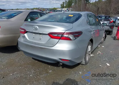 2021 Toyota Camry Le z USA, uszkodzony, nr VIN 4T1C11AK6MU466042